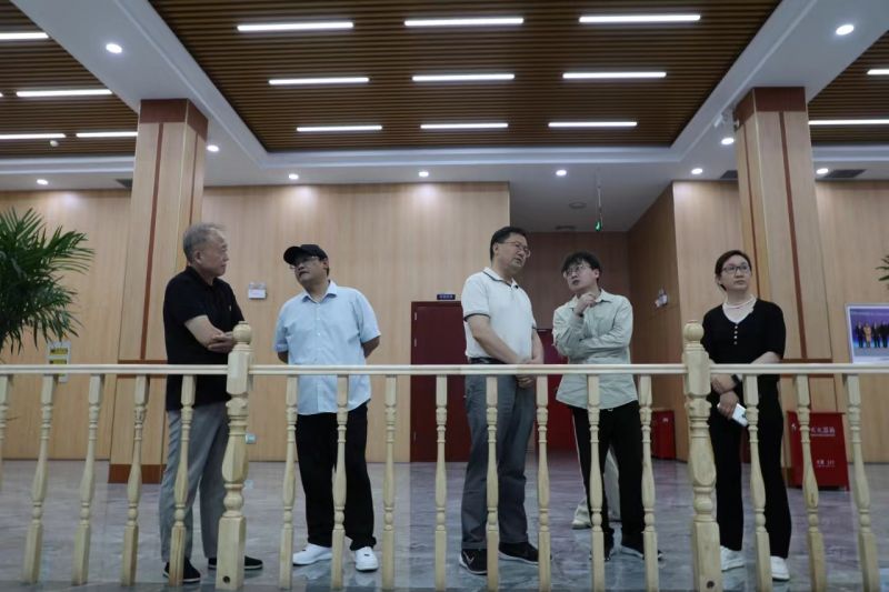 工信部產業(yè)政策與法規(guī)司原巡視員、先進制造商學院總裁四班班主任辛仁周一行到順成集團走訪